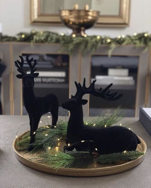 Simple round tray decor with reindeer