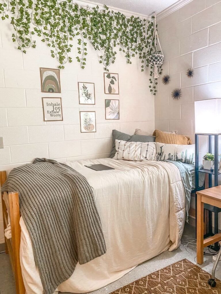 Earthy hippie dorm aesthetic