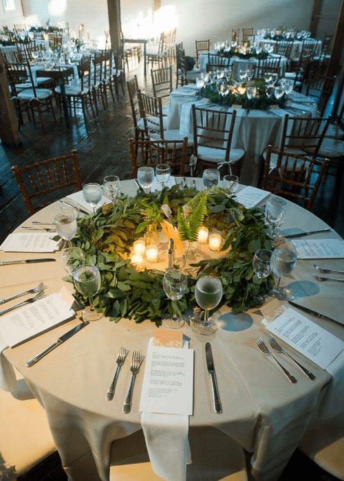 Christmas table centerpiece for round tables